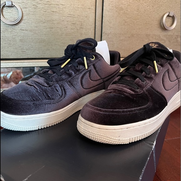 W Nike Velour Air Force 1 ‘07 - Picture 5 of 6